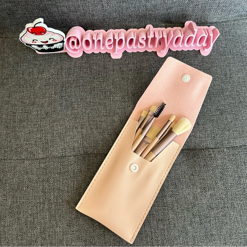 8-piece Travel Makeup Brush Set with Carry Case, Pink, Blush